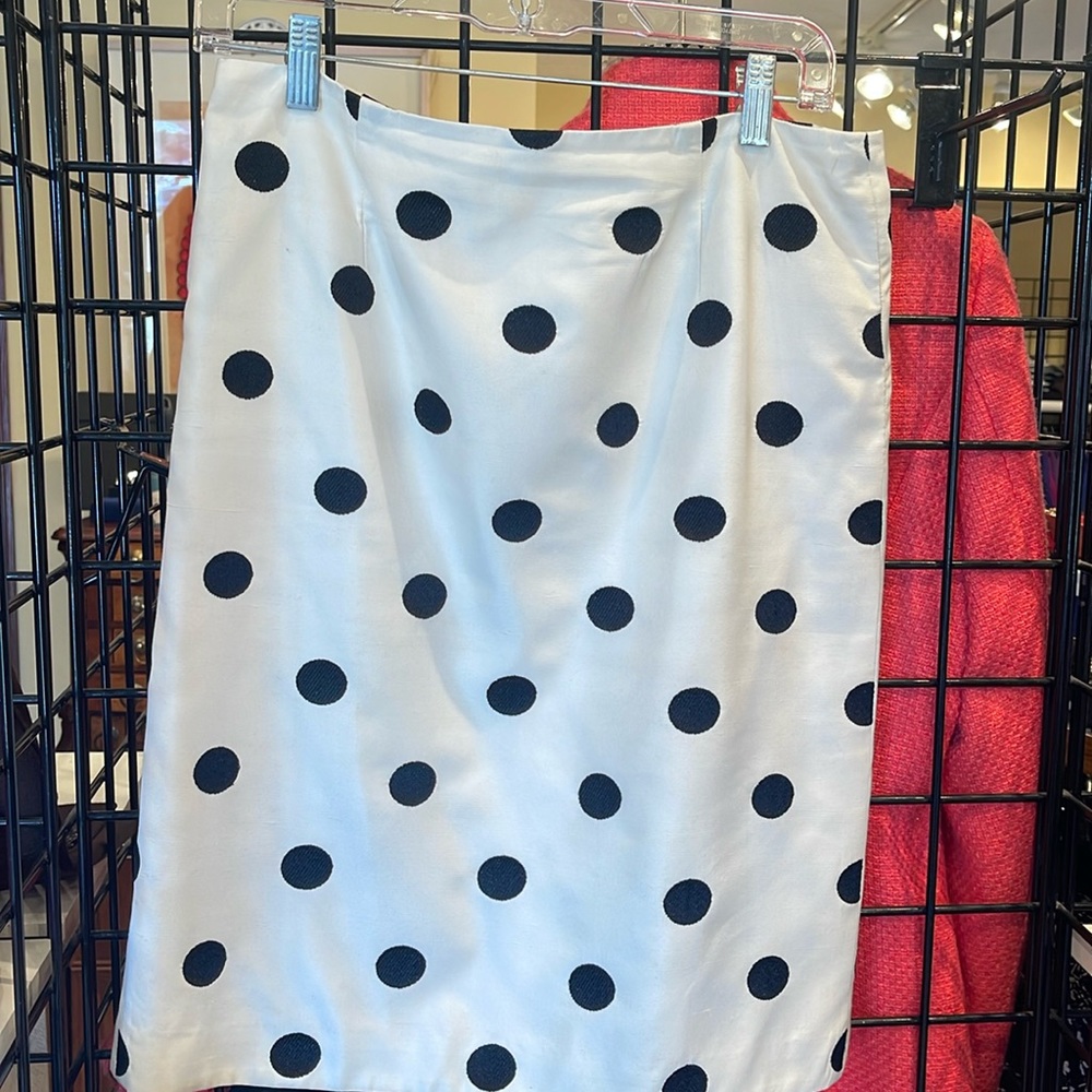 Worth cream with black polka dot silk pencil skirt size 6. Perfect condition